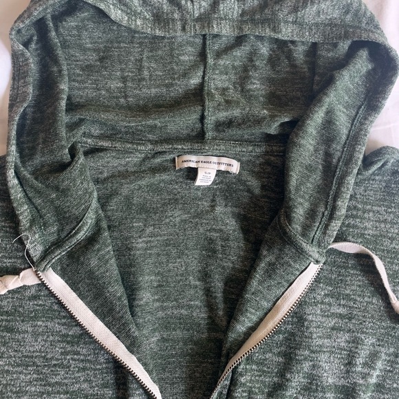 *SOLD* American Eagle lightweight zip crop hoodie - Picture 3 of 5